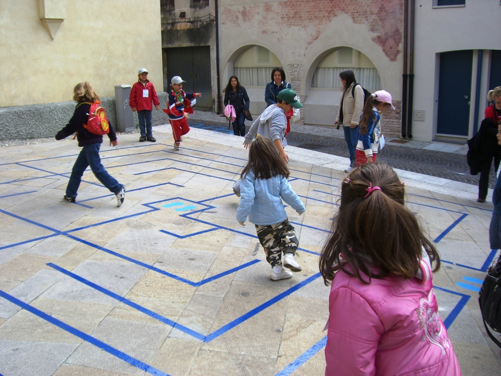Labirinto, un esempio di spazio urbano giocabile.